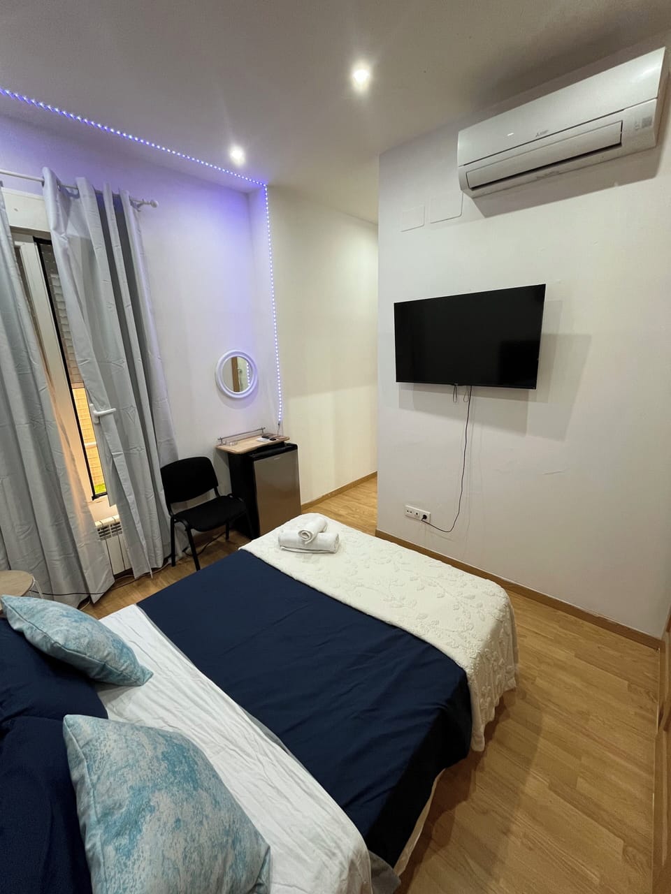Comfort Room, 1 Queen Bed, Private Bathroom | WiFi (free), bed sheets