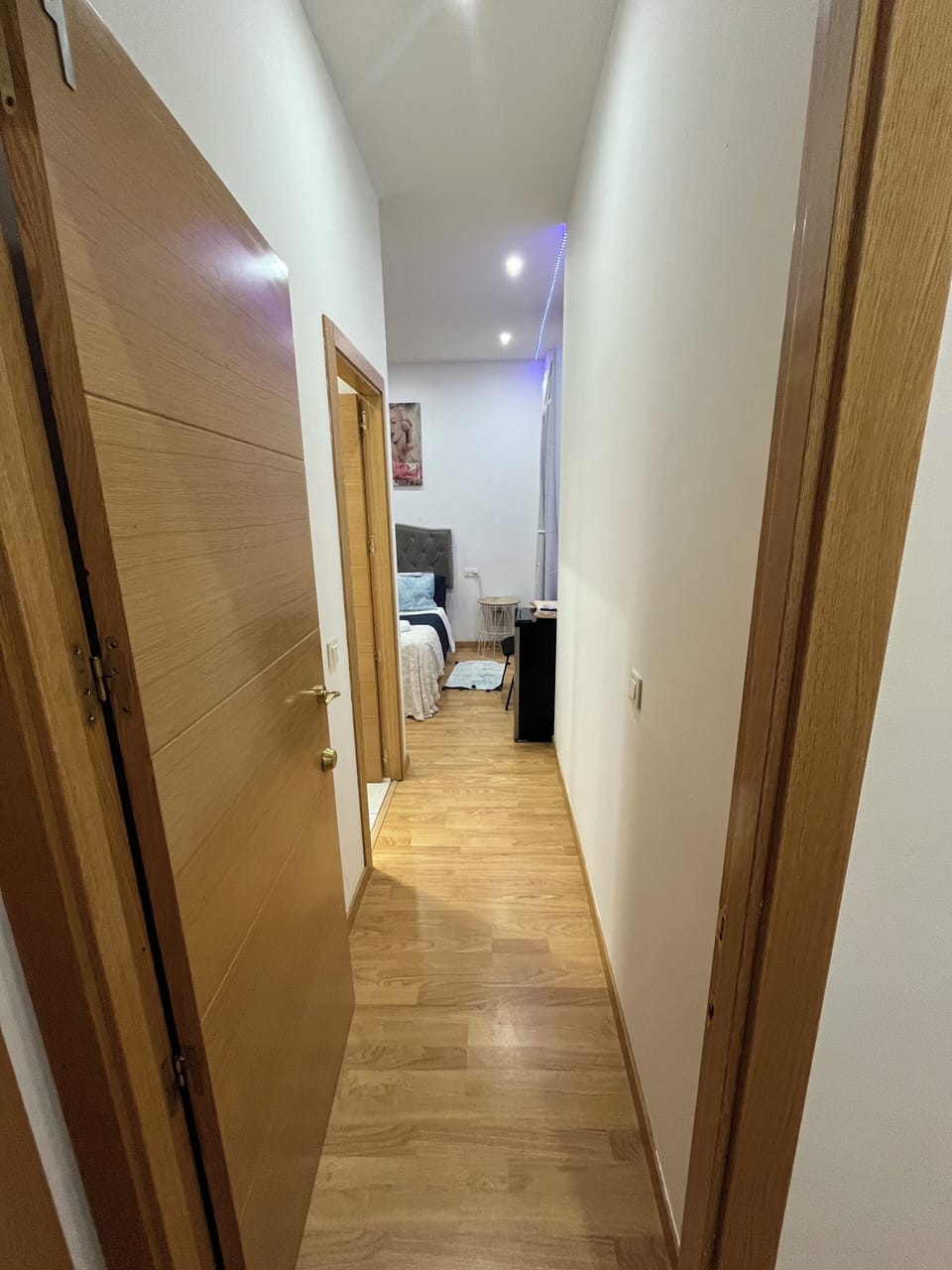 Comfort Room, 1 Queen Bed, Private Bathroom | Free WiFi, bed sheets