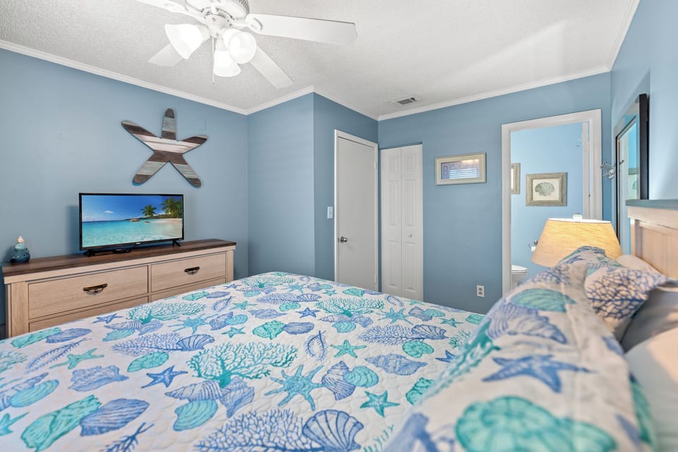 2nd Bedroom - Queen with TV