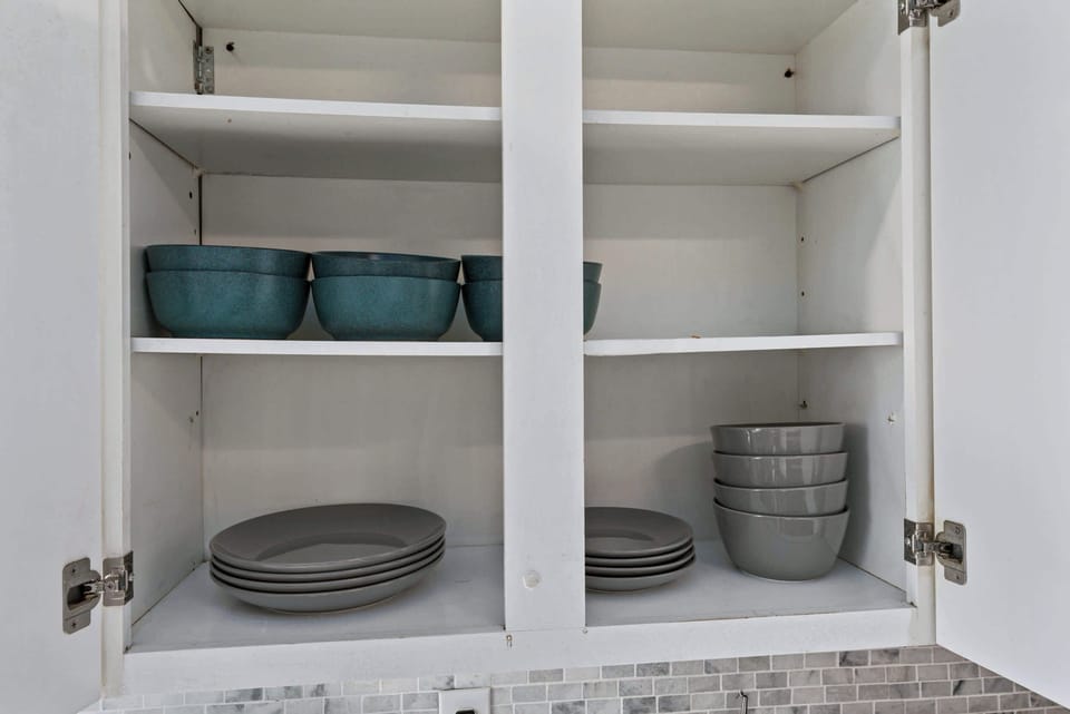 Enjoy the convenience of a fully stocked kitchen with dishes and serving ware provided, making family meals, takeout nights, and extended stays feel effortless and comfortable.