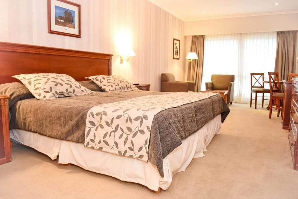 Executive Double Room, Garden View | In-room safe, blackout drapes, iron/ironing board (on request)