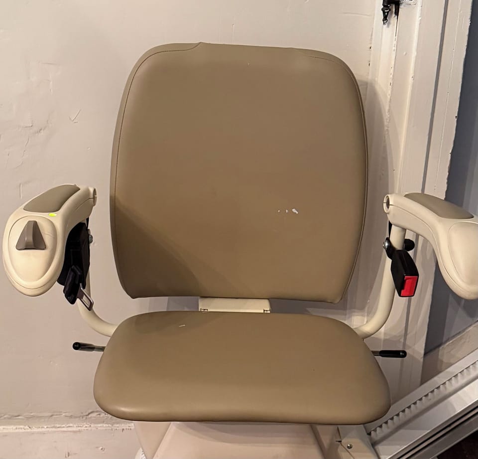 Chair lift for stairs