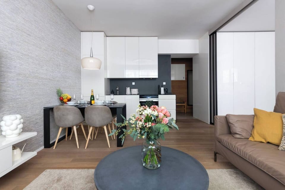 Rooms: Living room