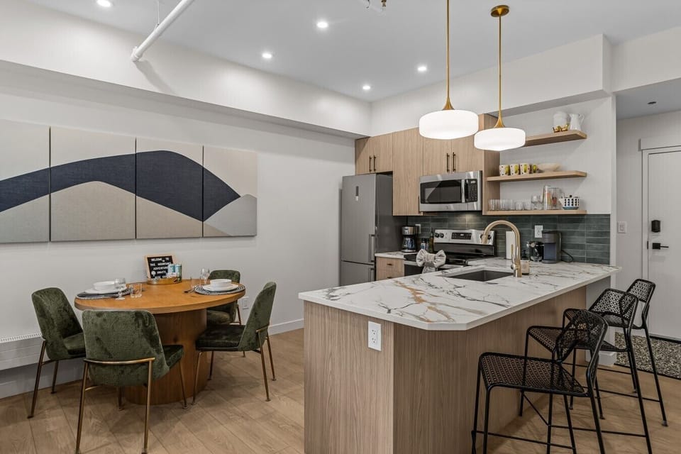 rundle-nook-canmore-kitchen-dining-open-concept-marble-island