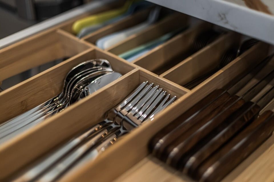 rundle-nook-canmore-kitchen-cutlery-drawer-fully-equipped