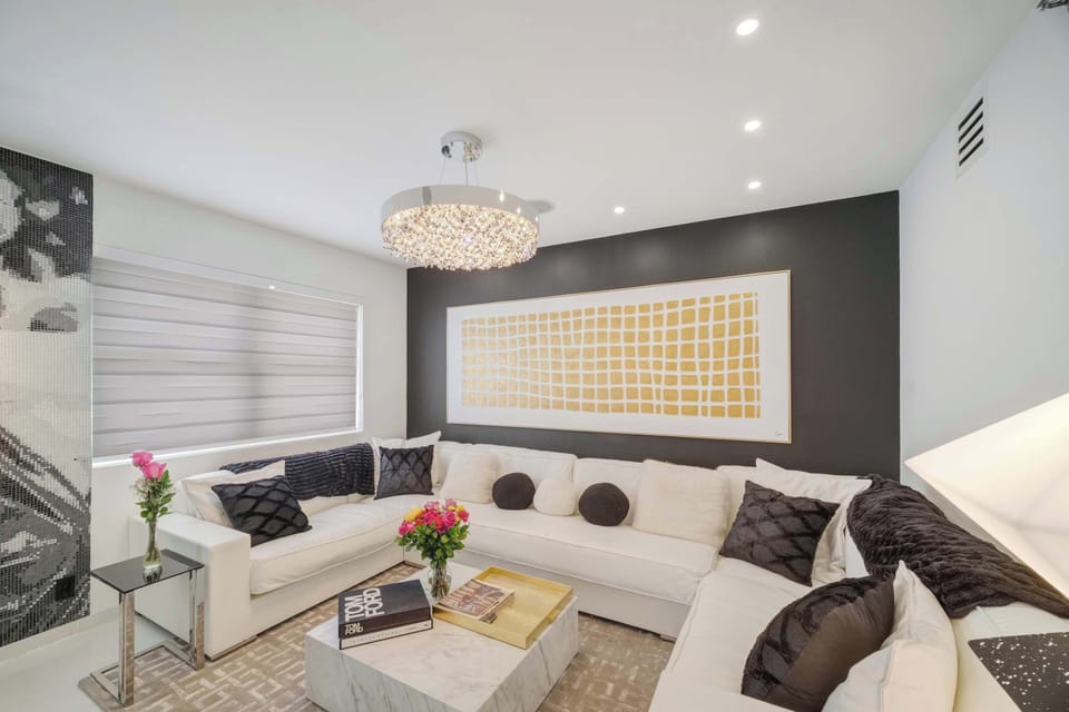 Lounge, laugh, recharge, and enjoy the heart of Ocean Drive