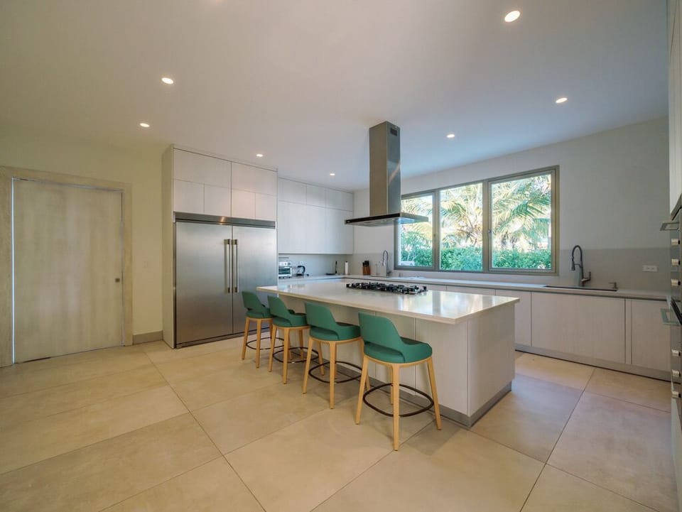 Large luxury villa with full staff and ocean views (8113)