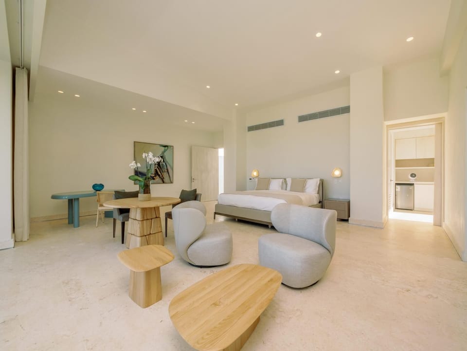 Large luxury villa with full staff and ocean views (8121)