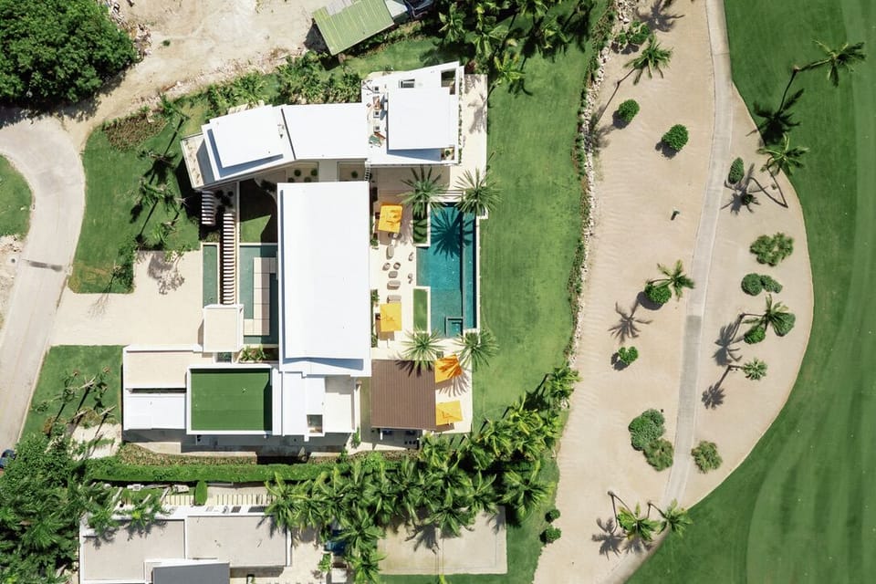 Large luxury villa with full staff and ocean views (8090)