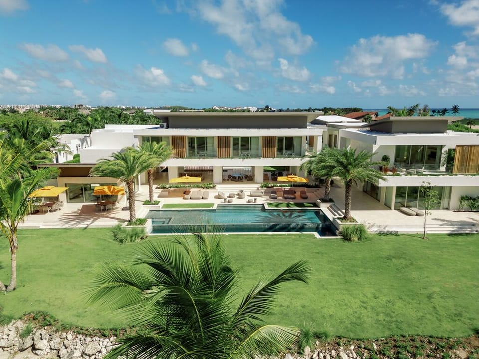 Large luxury villa with full staff and ocean views (8088)