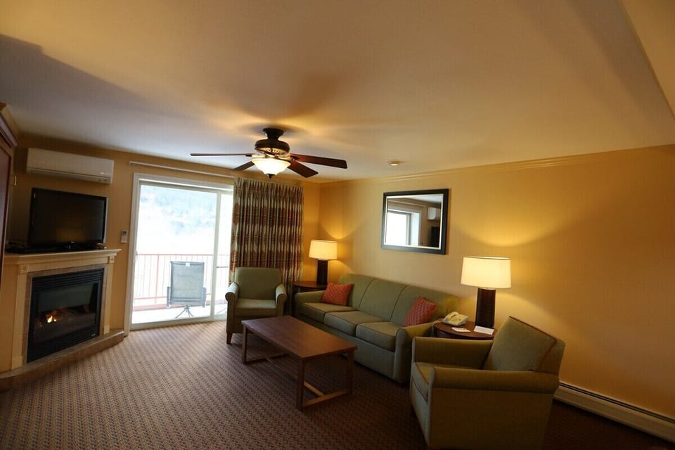 Living room with gas fireplace at Pollard Brook
