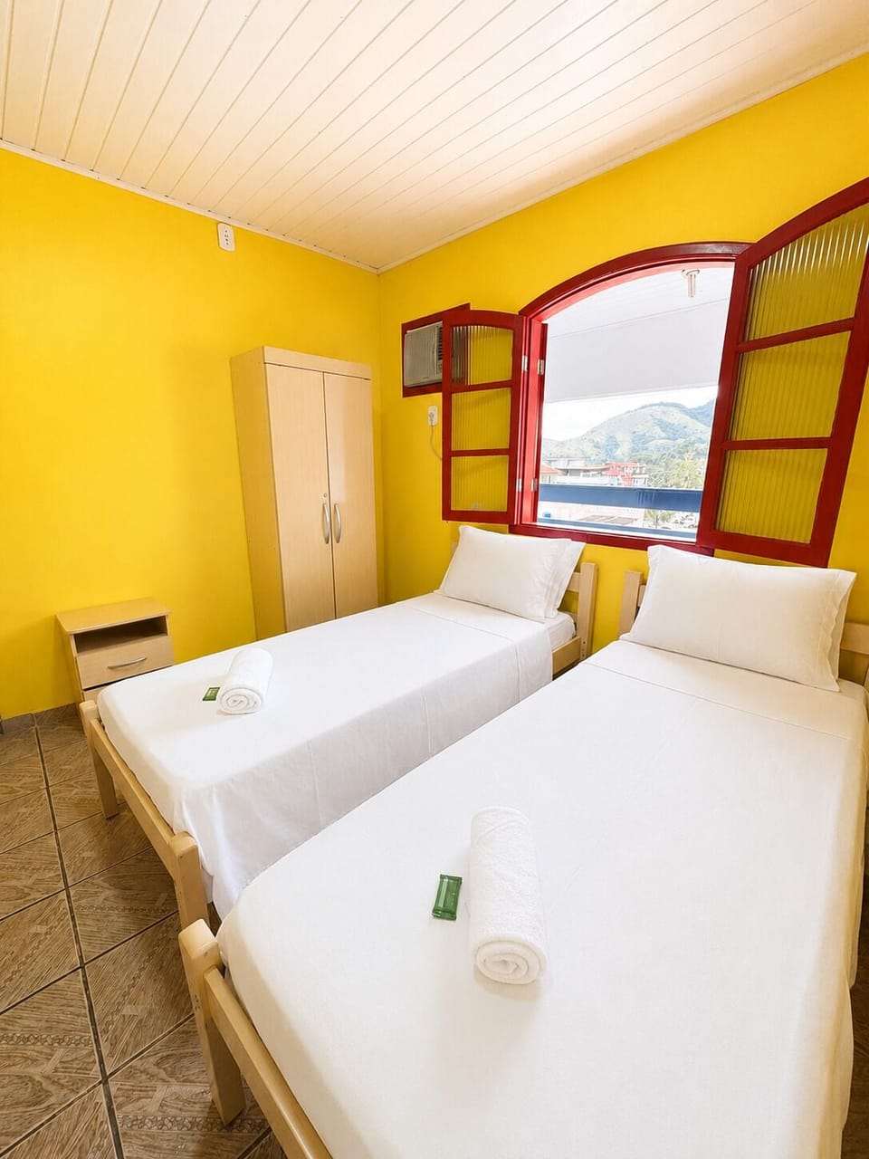 Suite 21 | WiFi (free), bed sheets
