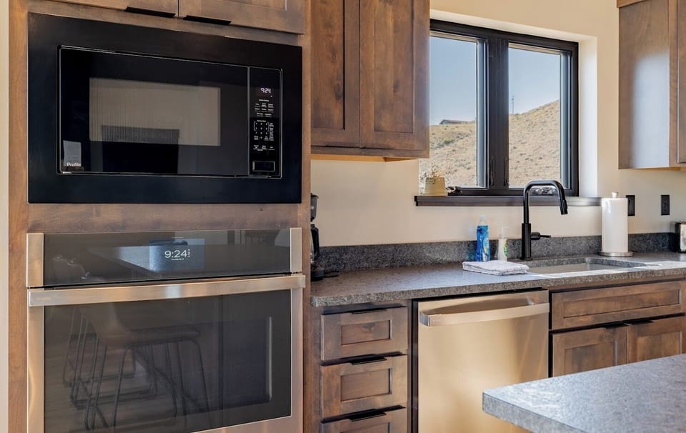 The well appointed kitchen features modern appliances to make meal prep and cleanup simple