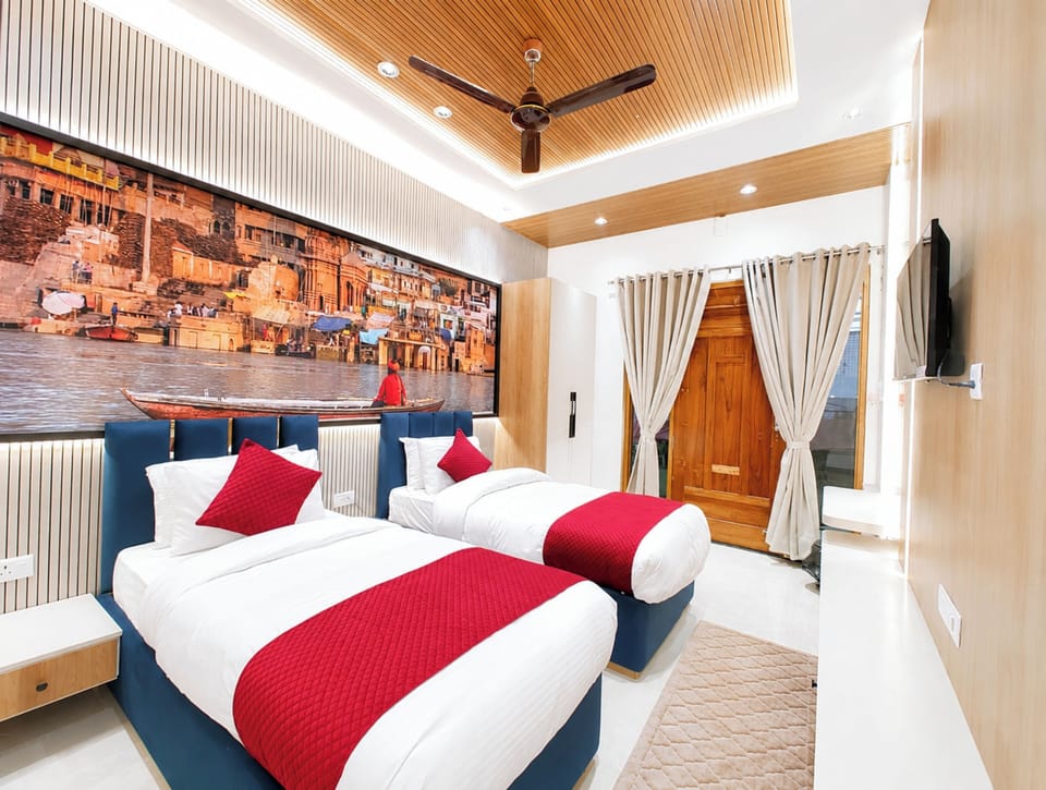 Superior Double Room, Air conditioning | Hypo-allergenic bedding, desk, soundproofing, free WiFi