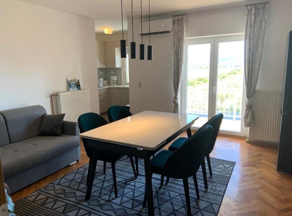 Apartment (Apartman Ivanka) | Dining room