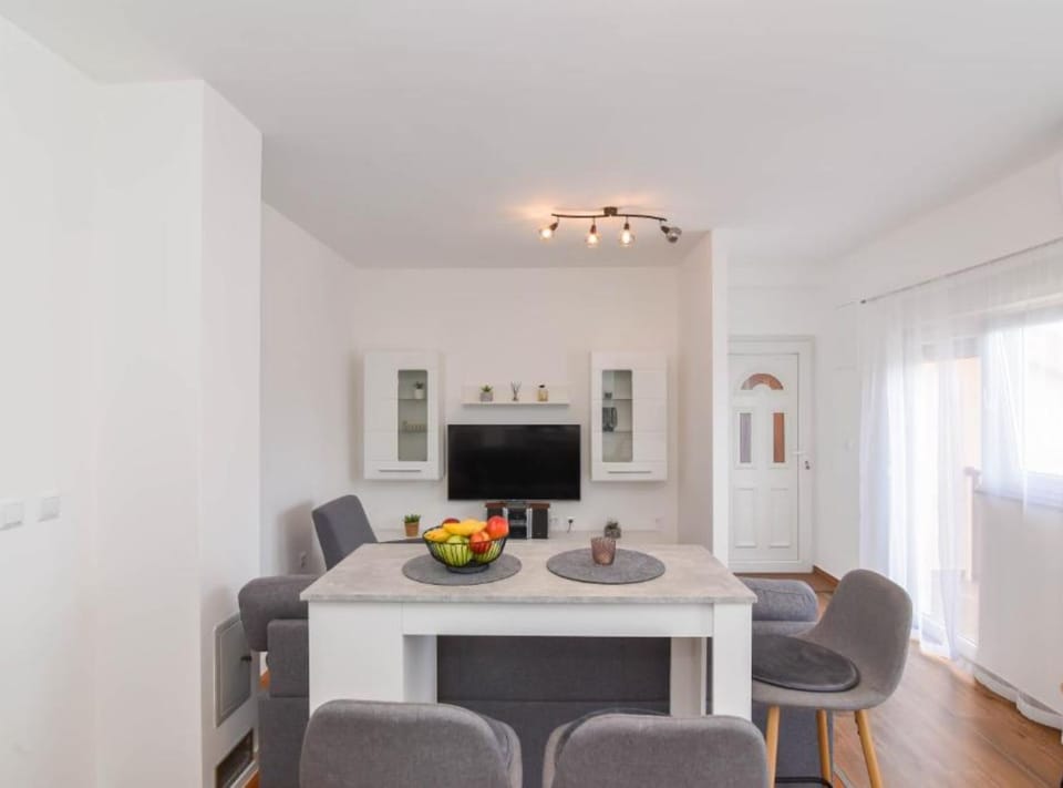 Apartment (One Bedroom Apartment with Terrace an) | Interior detail