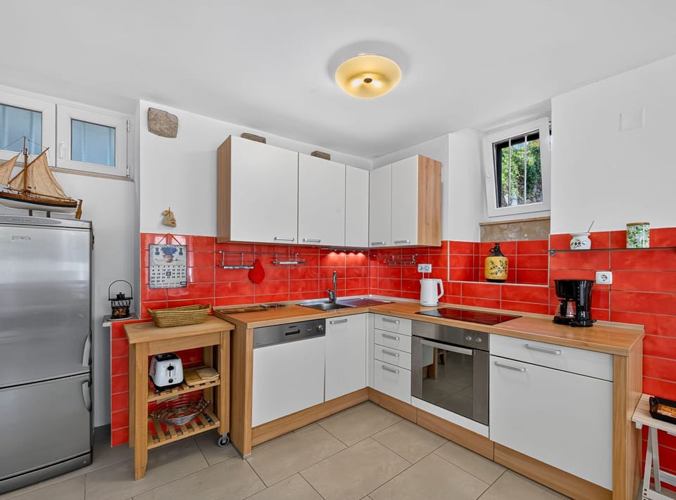 Villa (Villa Dabo with sea view) | Private kitchen | Fridge