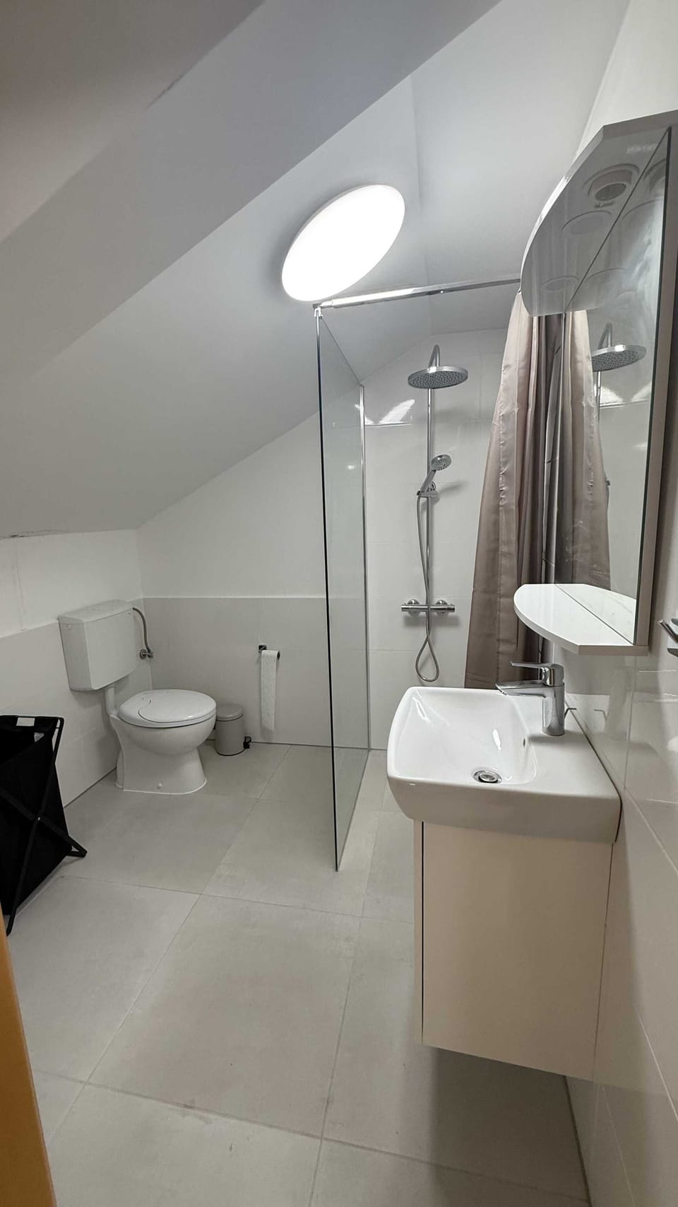 Villa (Villa Dabo with sea view) | Bathroom | Shower, towels