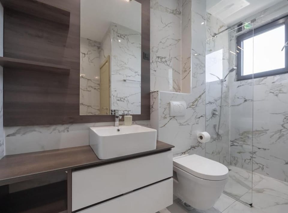 Shower, towels