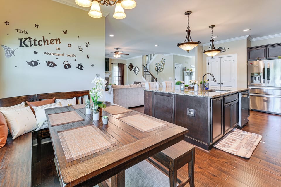 Breakfast Nook | 1st Floor