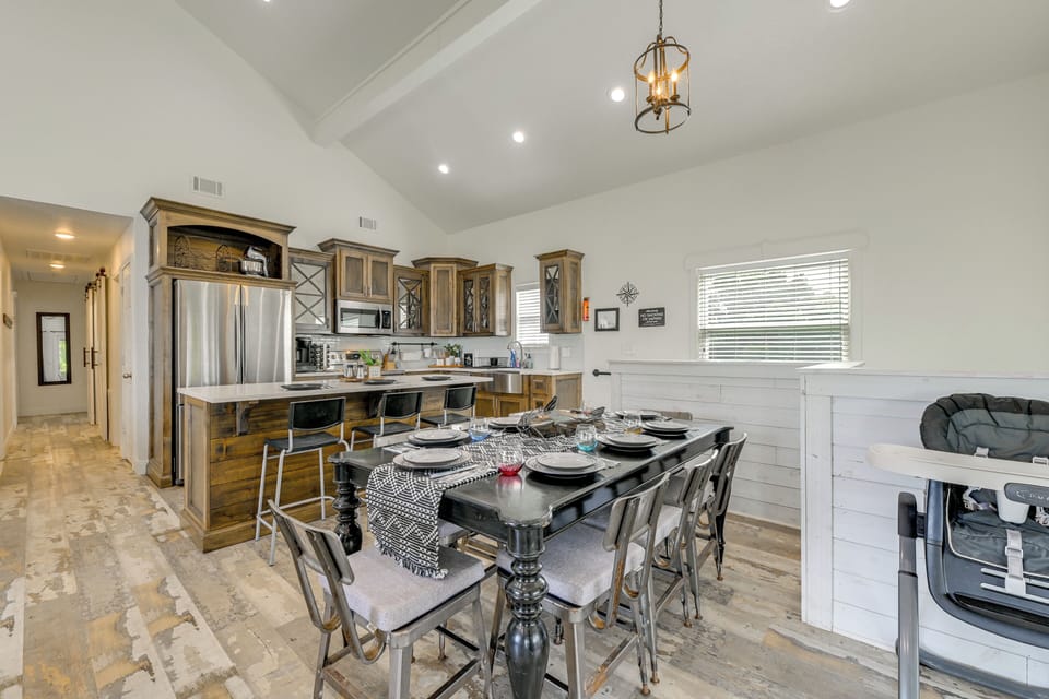 Dining & Kitchen Area | Open Floor Plan