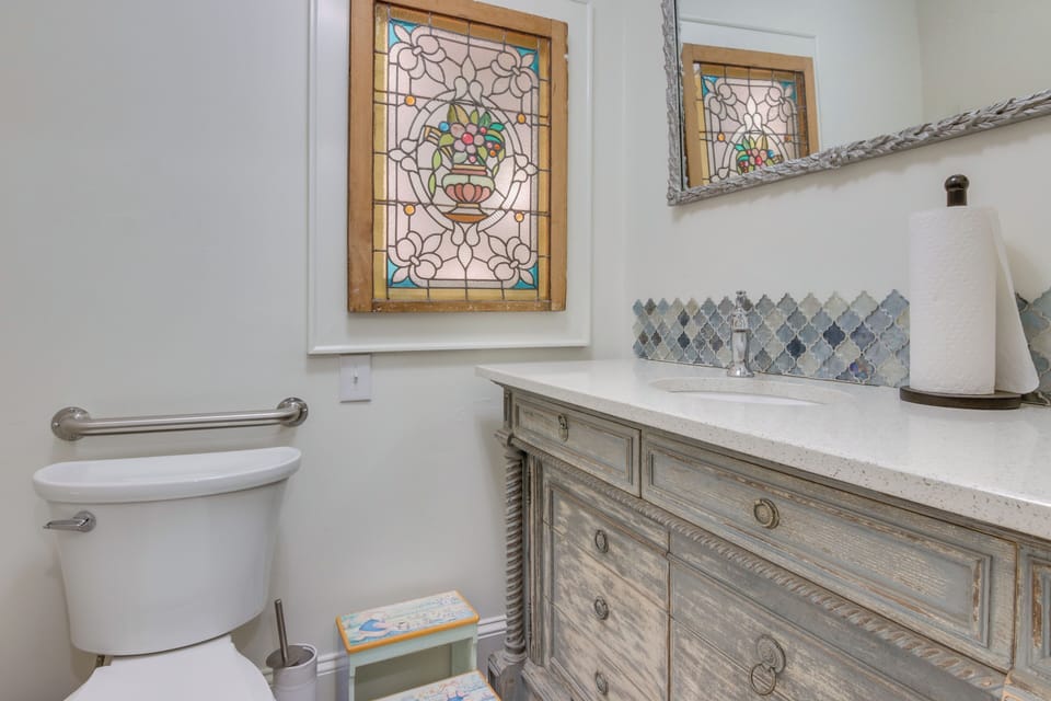 Half Bathroom | 1st Floor