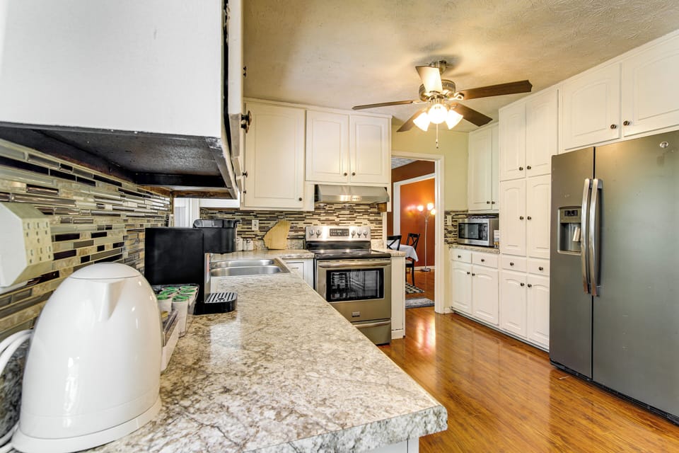Kitchen | Main Level