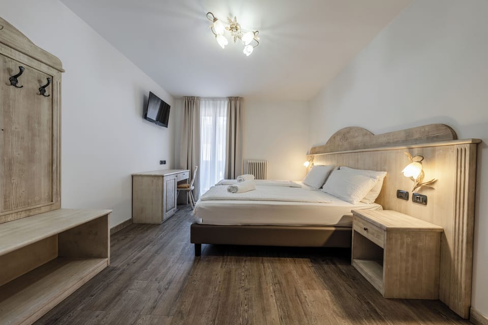 Standard Double or Twin Room, Balcony, Mountain View | In-room safe, WiFi (free)