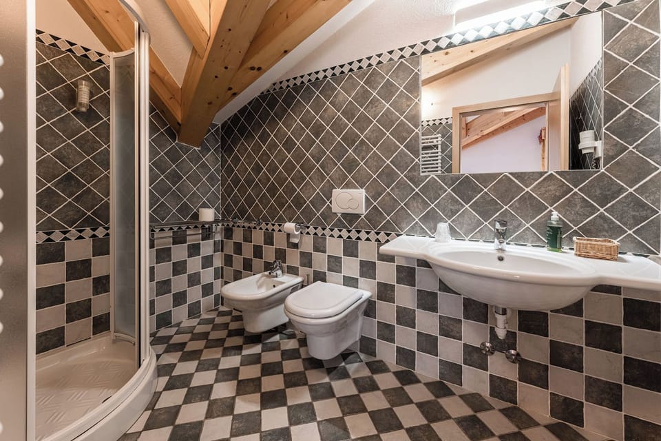 Superior Double or Twin Room, Balcony, Mountain View | Bathroom