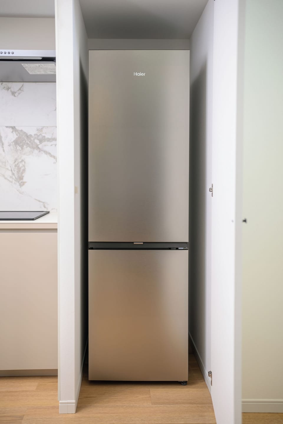 Deluxe Villa | Private kitchen | Microwave, stovetop, rice cooker, cookware/dishes/utensils