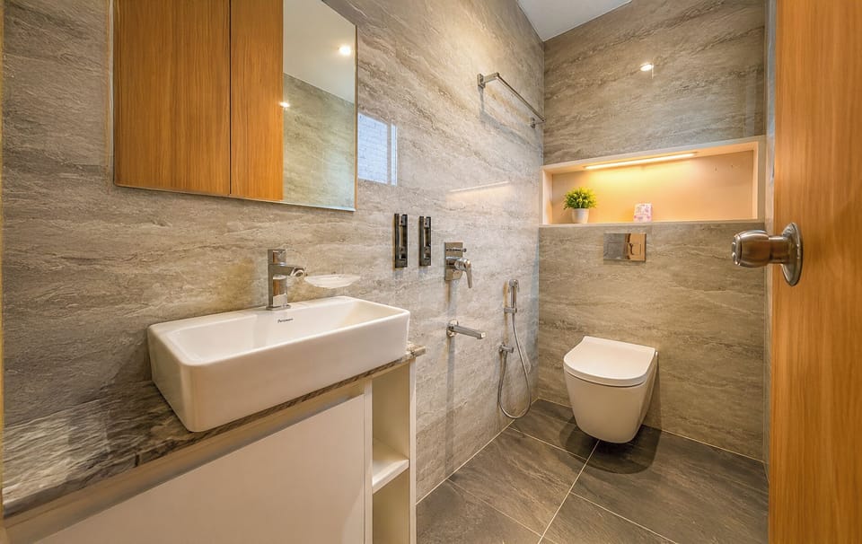Cozy Studio Suite | Bathroom | Shower, towels, soap, shampoo