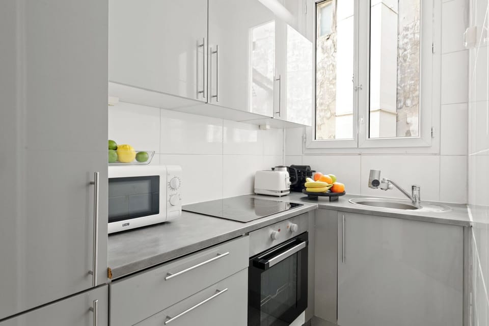 The kitchen is fully equipped to prepare a simple meal 