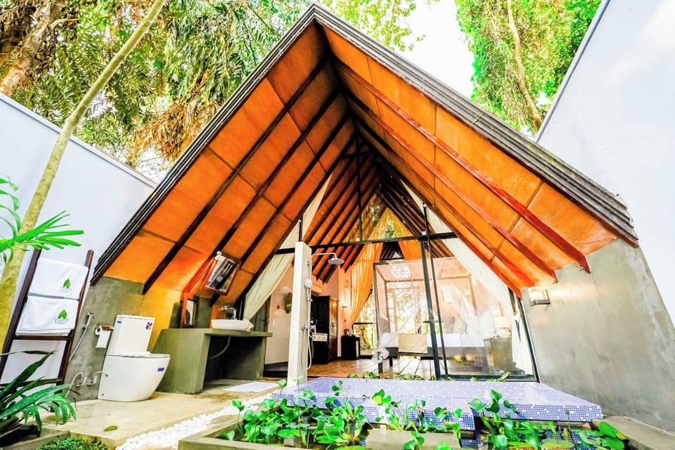Deluxe Double Room, River View | Bathroom | Separate tub and shower, hair dryer, slippers, towels