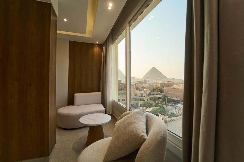Junior Suite With Jacuzzi - Panoramic Pyramids View | Interior