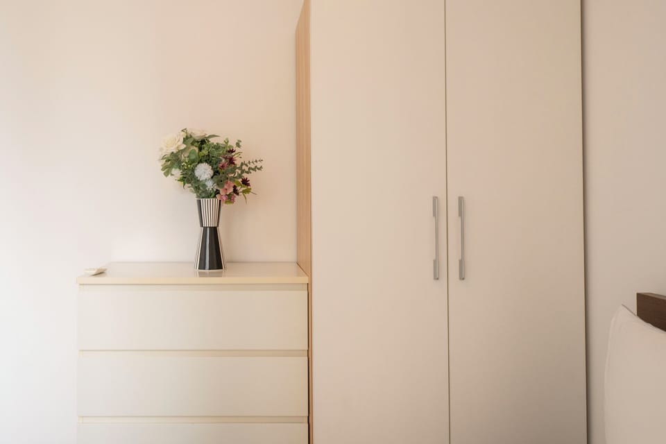 Family Apartment, 2 Bedrooms, Air conditioning, City View | Interior