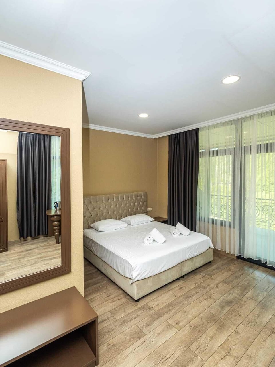 Deluxe Double Room | Laptop workspace, free WiFi
