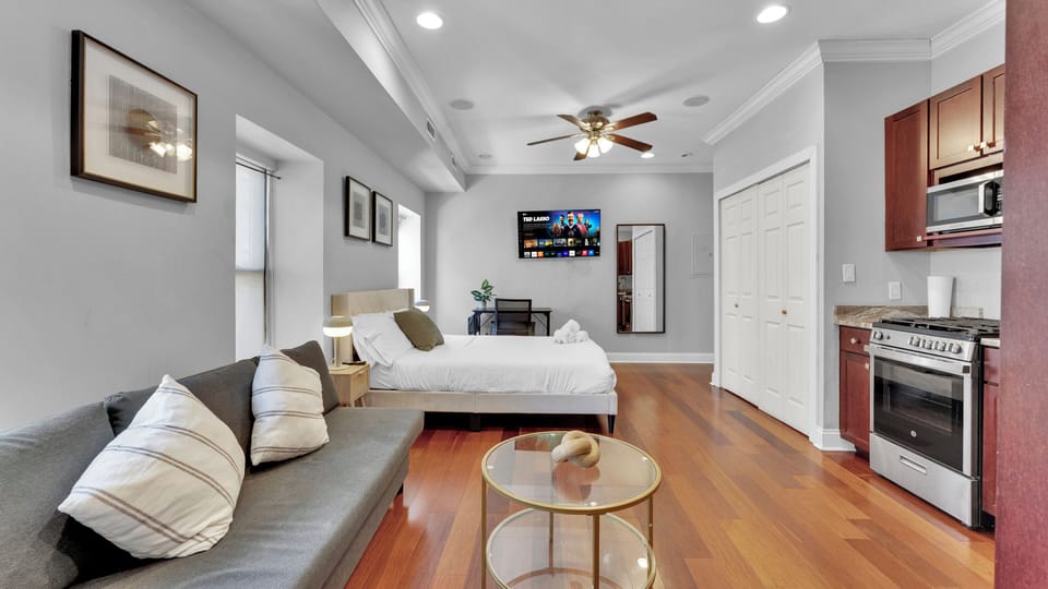 Studio, 1 Queen Bed with Sofa bed | Living area