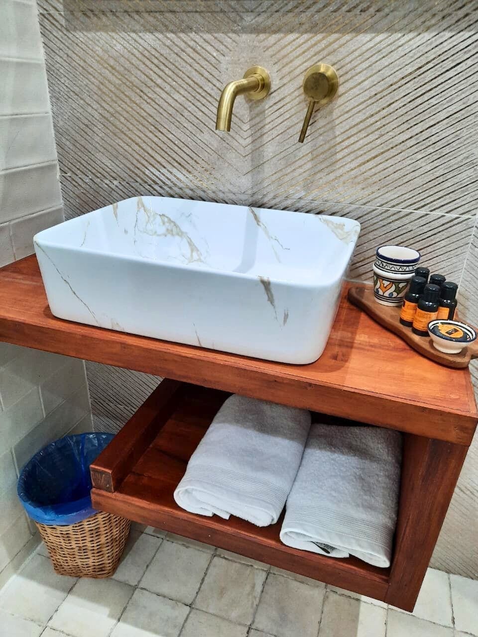 Double Room, Private Bathroom | Bathroom | Shower, hair dryer, towels, soap
