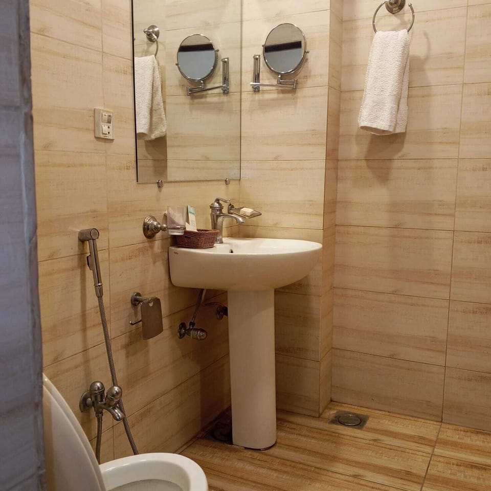Standard Room, Balcony | Bathroom | Shower, free toiletries, hair dryer, slippers