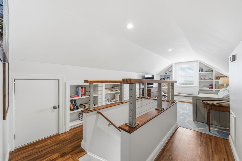 Top Floor Loft Area with Twin Daybed (Folds out to become a King
