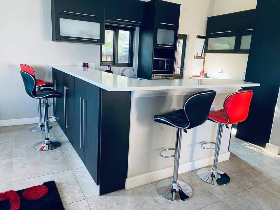 House, 5 Bedrooms, Accessible, Balcony | Interior