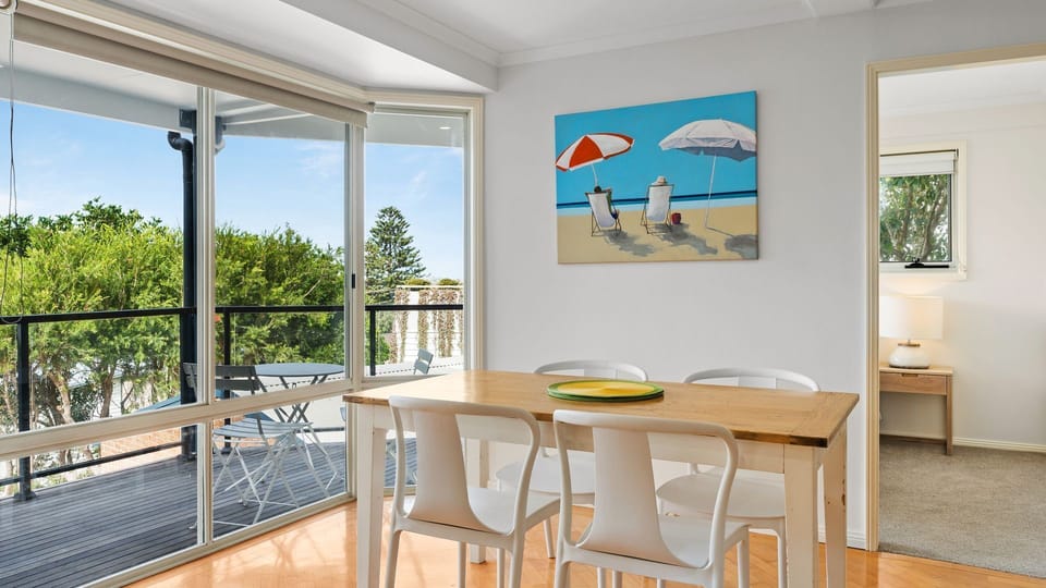 Share seaside meals in comfort