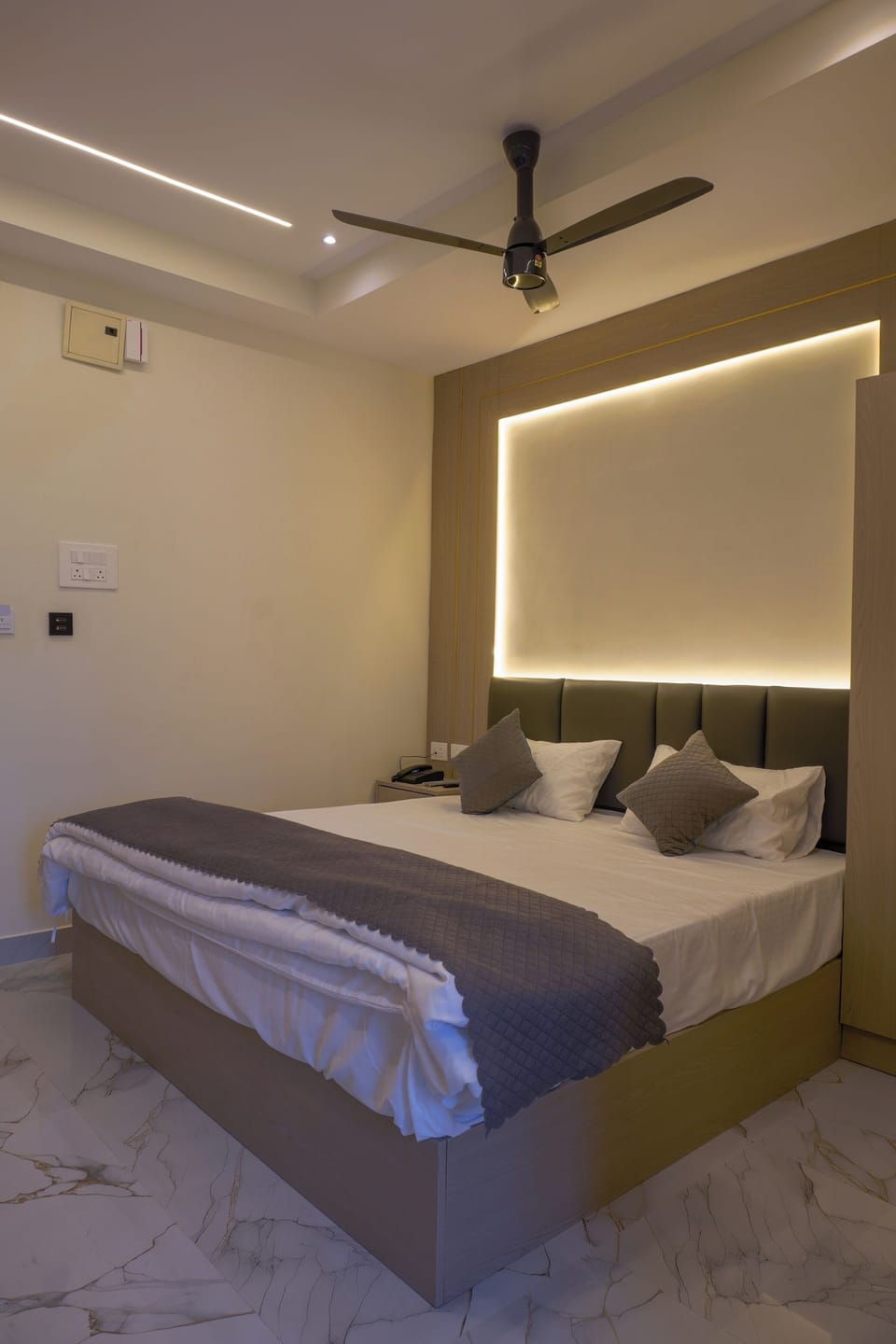 Deluxe Room | Premium bedding, desk, laptop workspace, WiFi (free)