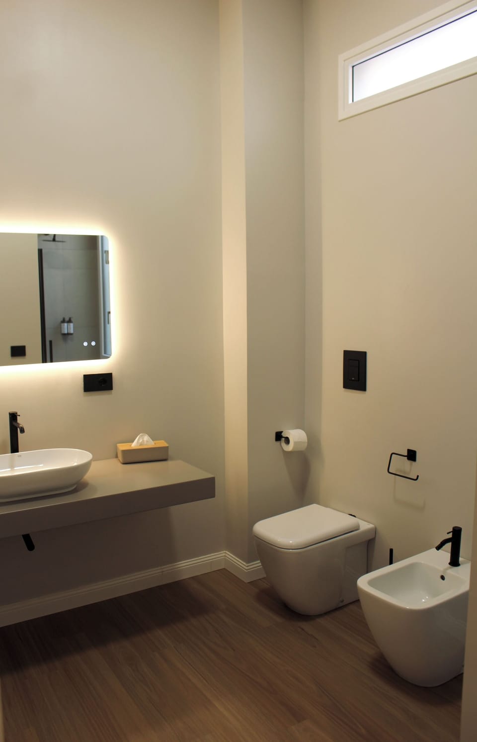 Deluxe Triple Room | Bathroom | Shower, hair dryer, slippers, towels