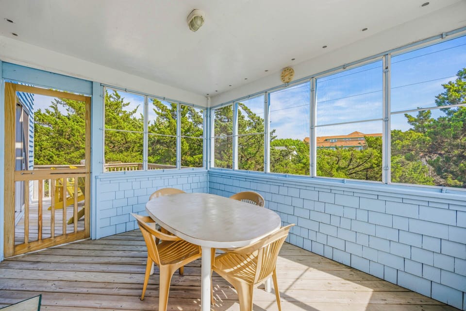 Surf or Sound Realty - 1252 - Tern Inn - Screened Porch