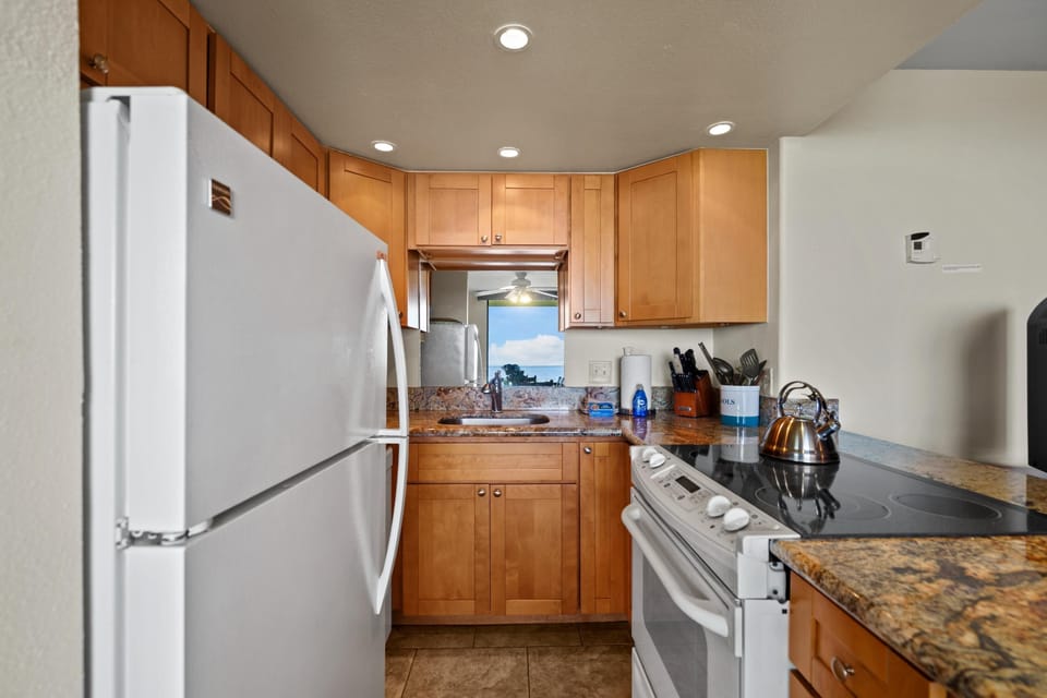 Condo, 1 Bedroom | Private kitchen | Coffee/tea maker, fridge, oven, toaster