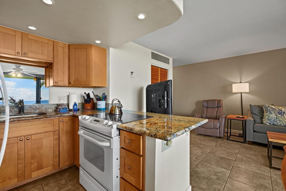 Condo, 1 Bedroom | Private kitchen | Coffee/tea maker, fridge, oven, toaster