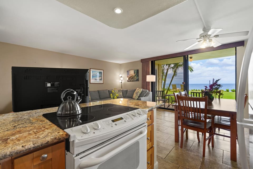 Condo, 1 Bedroom | Private kitchen | Coffee/tea maker, fridge, oven, toaster