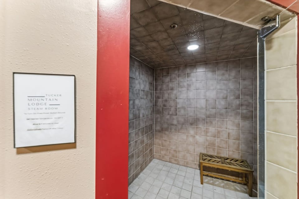 The Tucker Mountain Lodge steam room offers a soothing retreat after your mountain adventures. Step inside and let the gentle warmth melt away any tension from the day.
