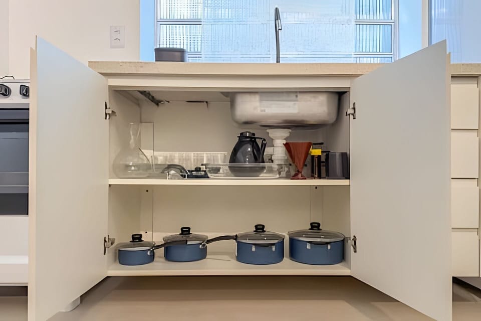 Basic Apartment | Private kitchen | Coffee/tea maker, full-size fridge, griddle, cookware/dishes/utensils